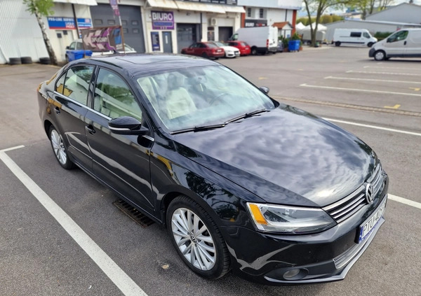 Volkswagen Jetta cena 37900 przebieg: 173000, rok produkcji 2013 z Góra małe 781